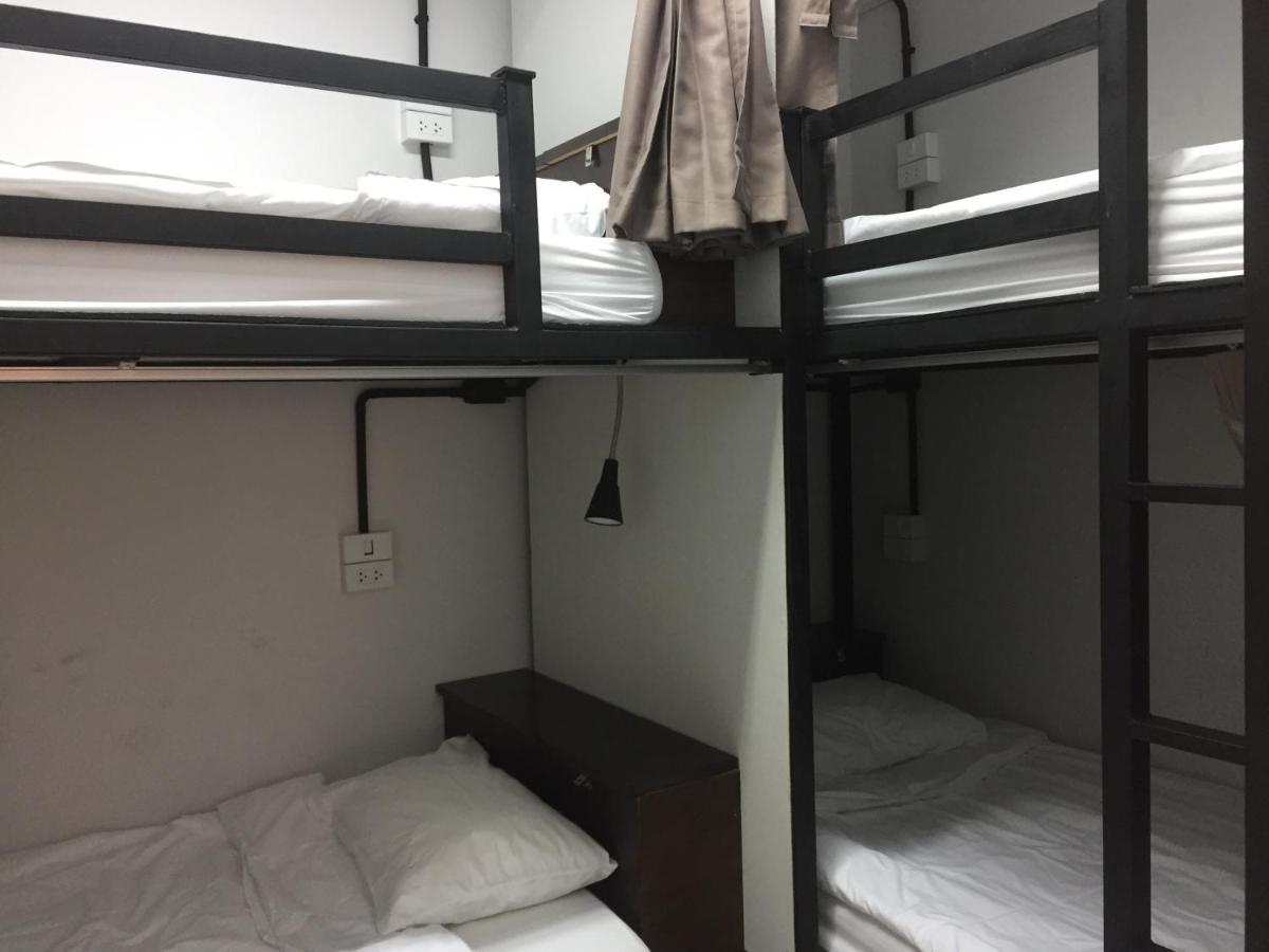 Backpack Station Hostel Bangkok Exterior photo